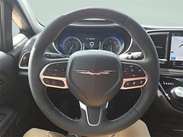 new 2025 Chrysler Pacifica car, priced at $39,220