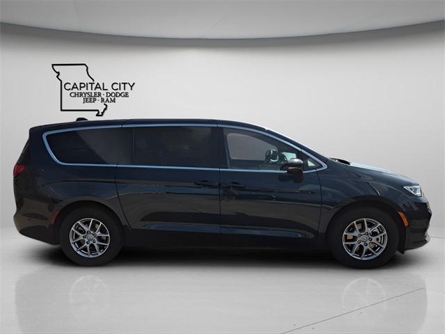 new 2025 Chrysler Pacifica car, priced at $39,220
