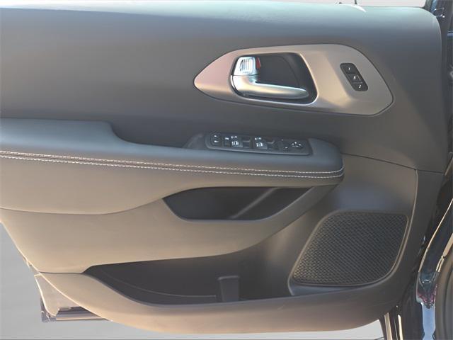 new 2025 Chrysler Pacifica car, priced at $39,220