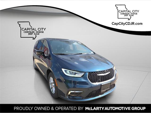 new 2025 Chrysler Pacifica car, priced at $39,220