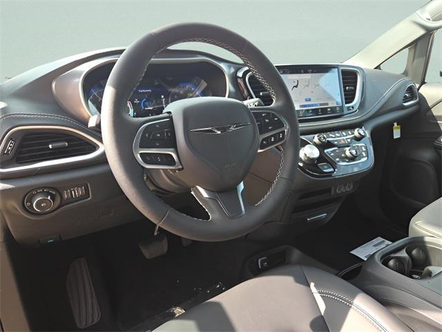 new 2025 Chrysler Pacifica car, priced at $39,220