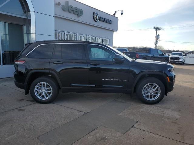 new 2025 Jeep Grand Cherokee car, priced at $38,390