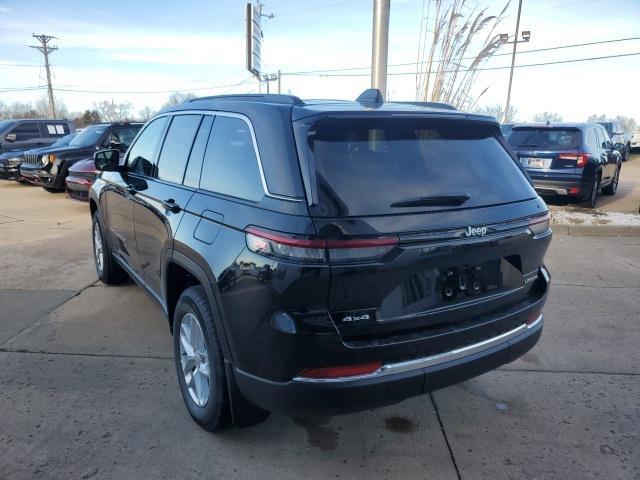 new 2025 Jeep Grand Cherokee car, priced at $38,390