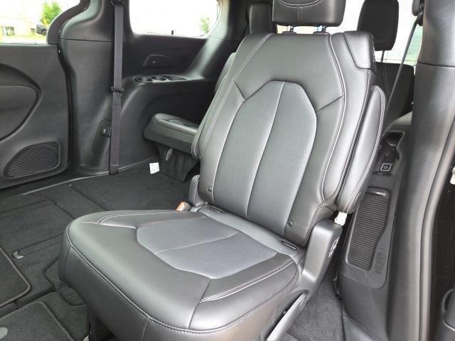 new 2025 Chrysler Pacifica car, priced at $47,360