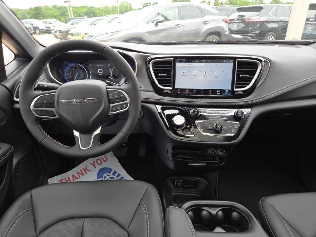 new 2025 Chrysler Pacifica car, priced at $47,360