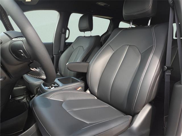 new 2025 Chrysler Pacifica car, priced at $38,225