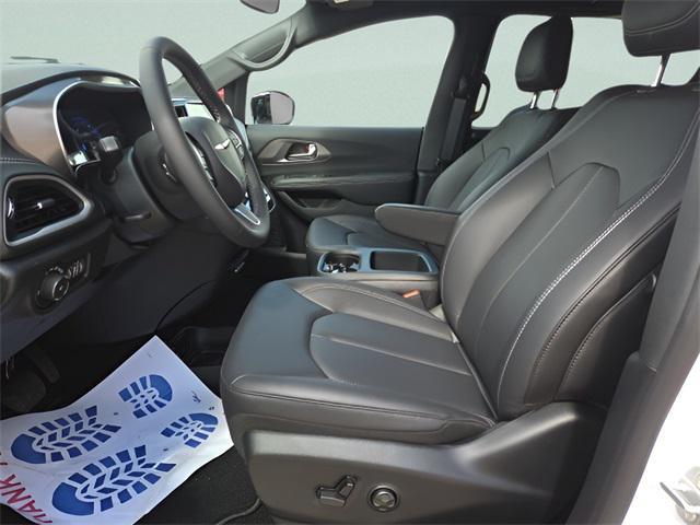 new 2025 Chrysler Pacifica car, priced at $38,225