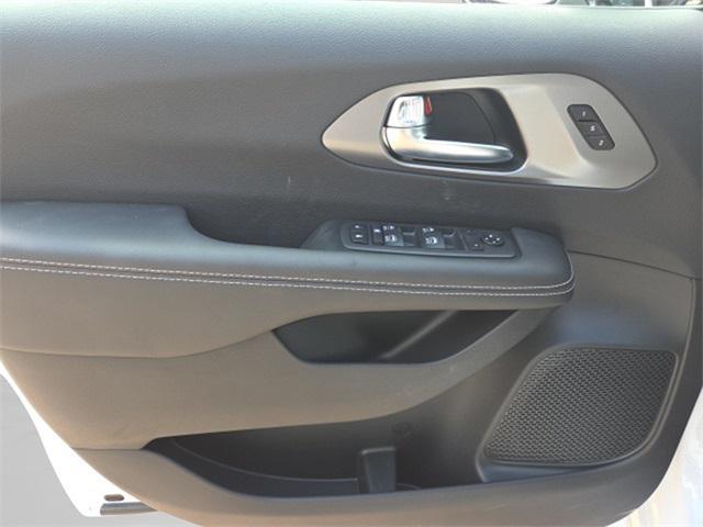 new 2025 Chrysler Pacifica car, priced at $38,225