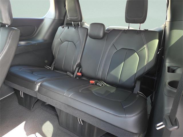 new 2025 Chrysler Pacifica car, priced at $38,225
