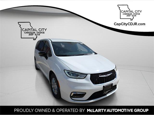 new 2025 Chrysler Pacifica car, priced at $38,225