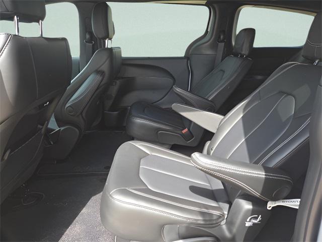 new 2025 Chrysler Pacifica car, priced at $38,225