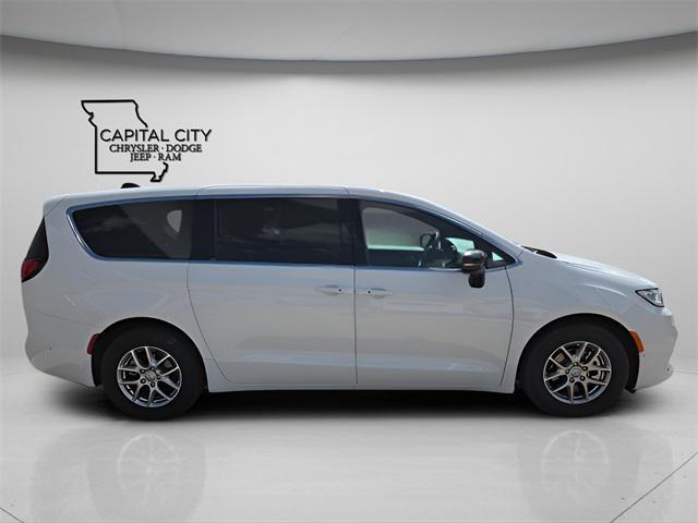new 2025 Chrysler Pacifica car, priced at $38,225