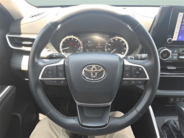 used 2023 Toyota Highlander car, priced at $33,322