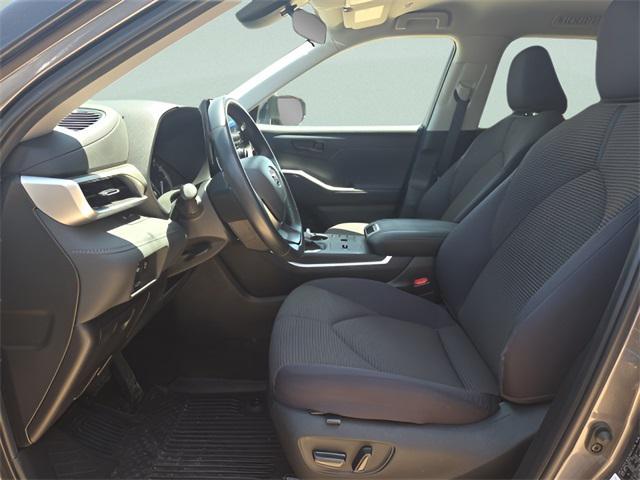 used 2023 Toyota Highlander car, priced at $33,322