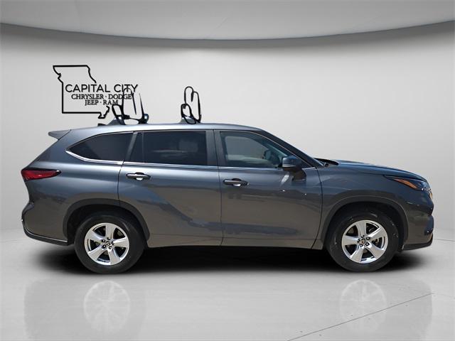 used 2023 Toyota Highlander car, priced at $33,322