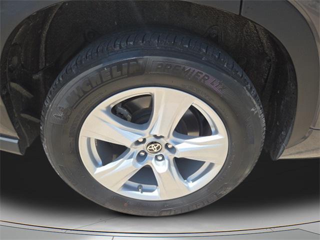 used 2023 Toyota Highlander car, priced at $33,322
