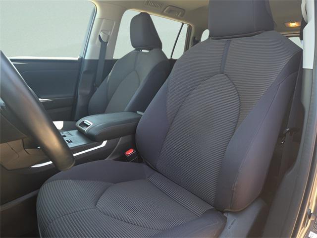 used 2023 Toyota Highlander car, priced at $33,322