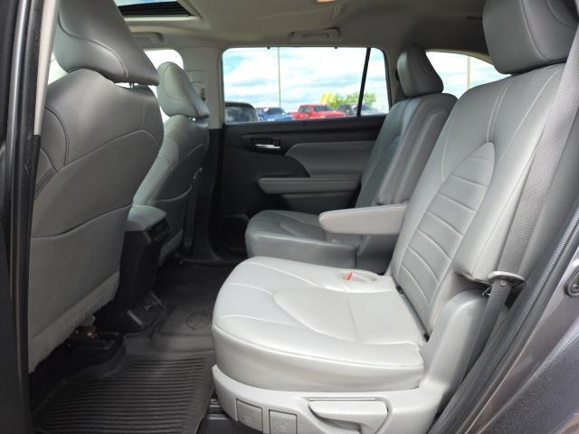 used 2022 Toyota Highlander car, priced at $32,000