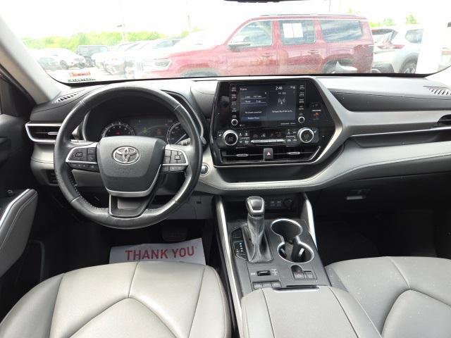 used 2022 Toyota Highlander car, priced at $32,000