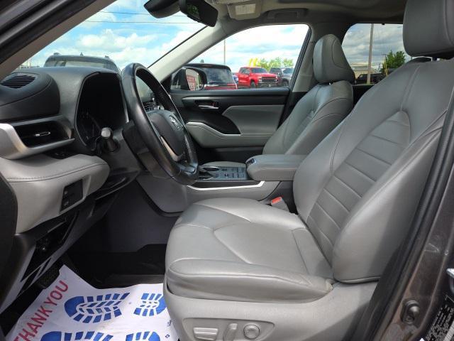 used 2022 Toyota Highlander car, priced at $32,000