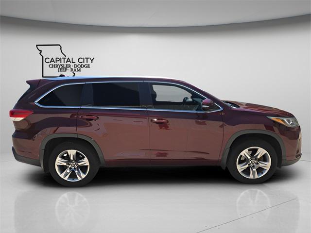 used 2017 Toyota Highlander car, priced at $17,381