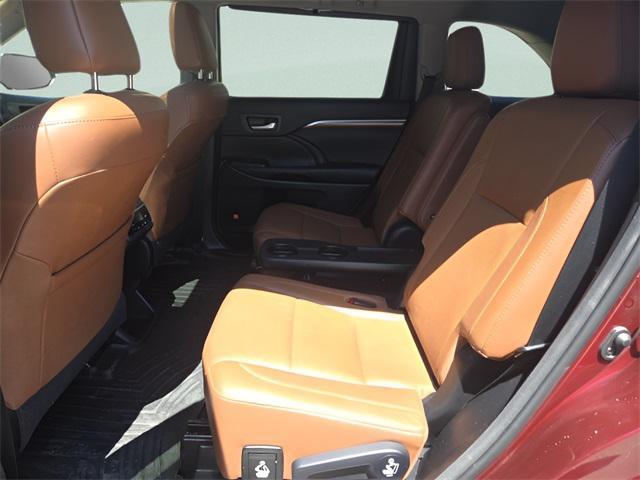 used 2017 Toyota Highlander car, priced at $17,381