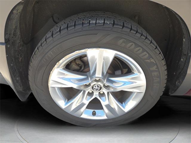 used 2017 Toyota Highlander car, priced at $17,381