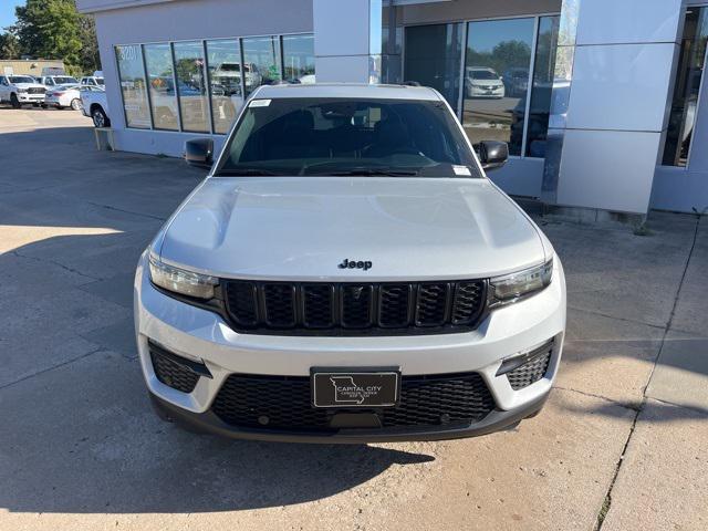 new 2025 Jeep Grand Cherokee car, priced at $50,955