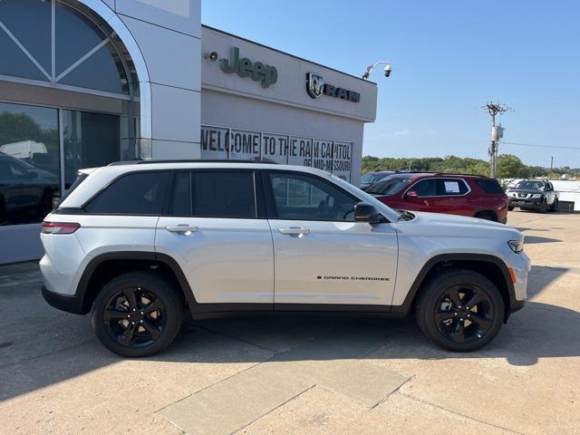 new 2025 Jeep Grand Cherokee car, priced at $44,015