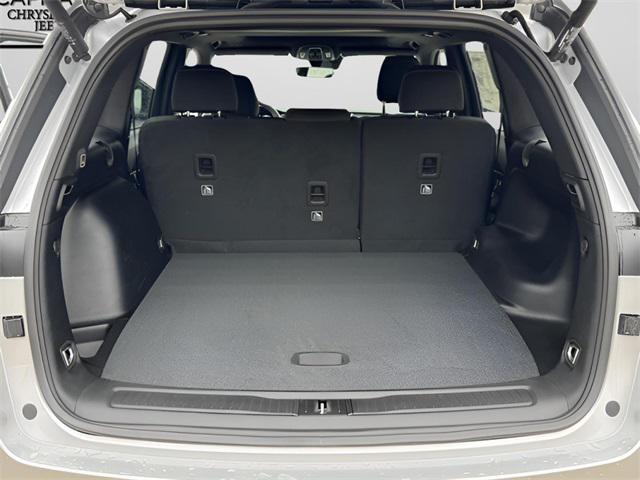 new 2025 Jeep Grand Cherokee car, priced at $33,840