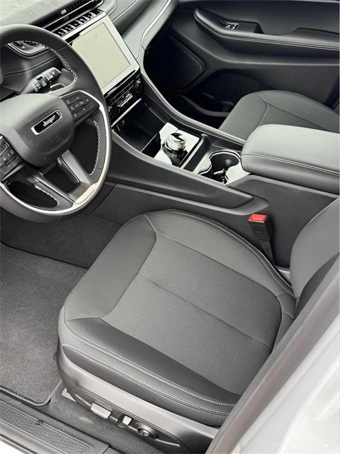 new 2025 Jeep Grand Cherokee car, priced at $33,840