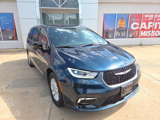 new 2025 Chrysler Pacifica car, priced at $39,220