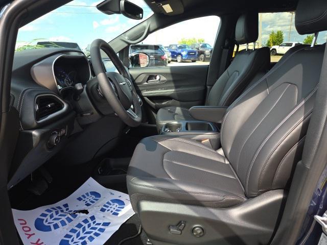 new 2025 Chrysler Pacifica car, priced at $42,527