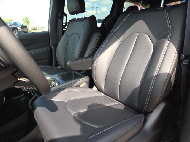 new 2025 Chrysler Pacifica car, priced at $42,527