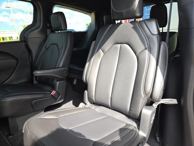 new 2025 Chrysler Pacifica car, priced at $42,527