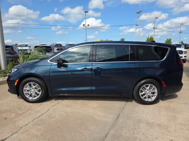 new 2025 Chrysler Pacifica car, priced at $42,527