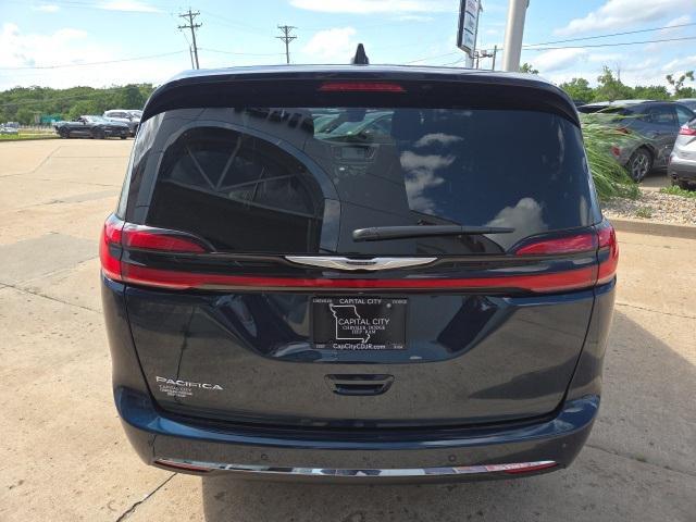 new 2025 Chrysler Pacifica car, priced at $42,527
