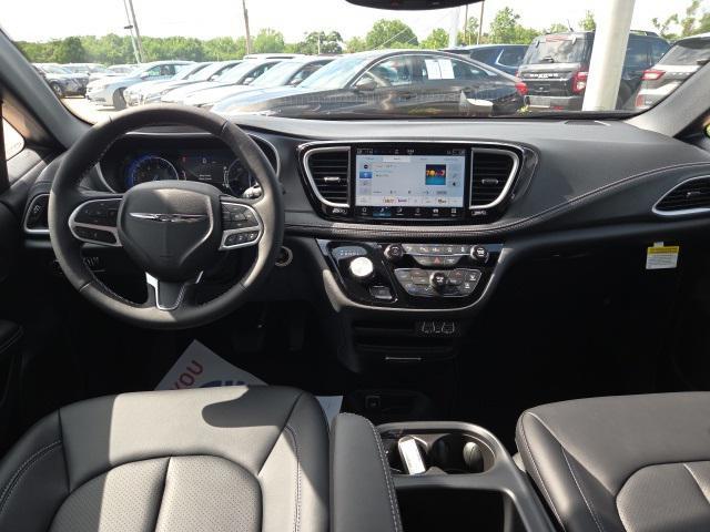 new 2025 Chrysler Pacifica car, priced at $42,527