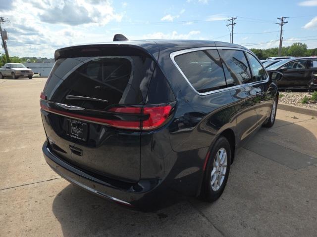 new 2025 Chrysler Pacifica car, priced at $42,527
