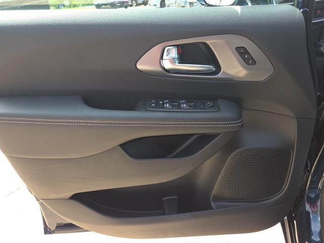 new 2025 Chrysler Pacifica car, priced at $42,527