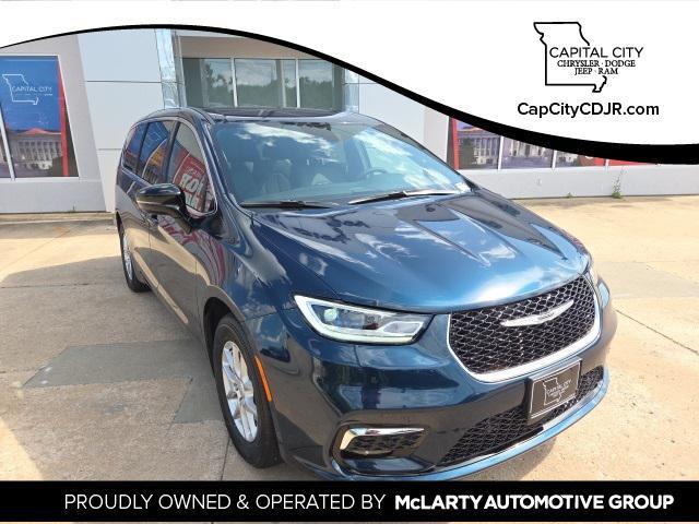 new 2025 Chrysler Pacifica car, priced at $42,527