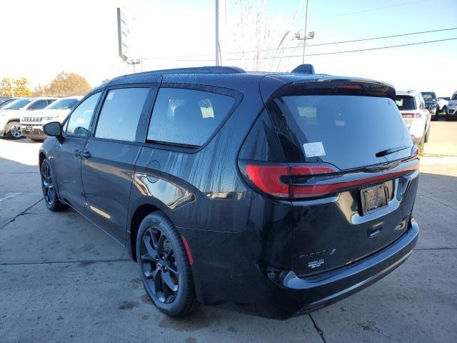 new 2025 Chrysler Pacifica car, priced at $49,870