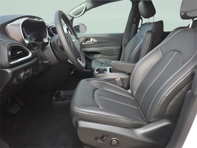 new 2025 Chrysler Pacifica car, priced at $41,720