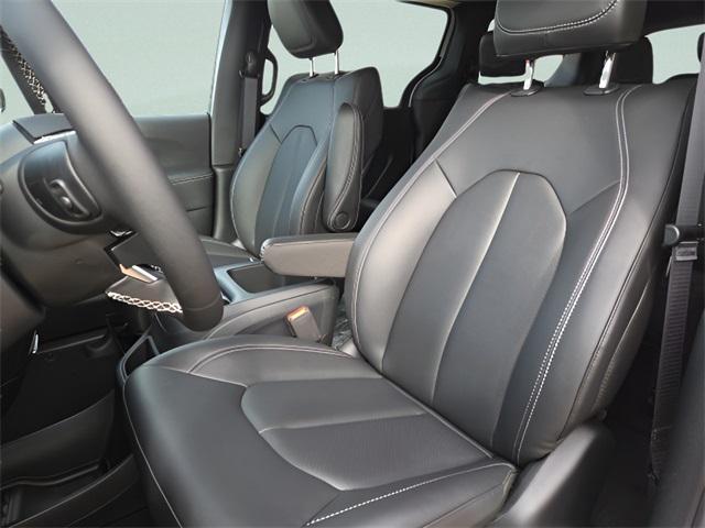 new 2025 Chrysler Pacifica car, priced at $41,720