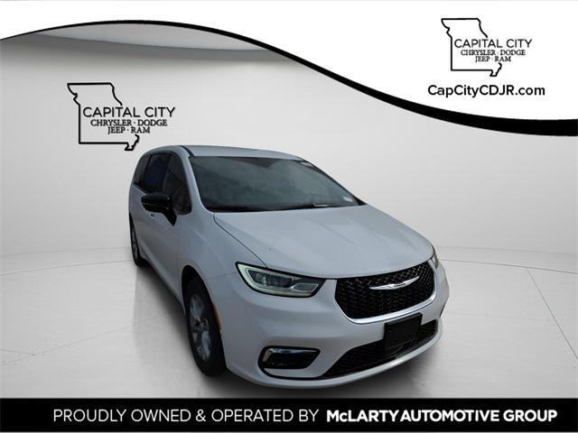 new 2025 Chrysler Pacifica car, priced at $41,720