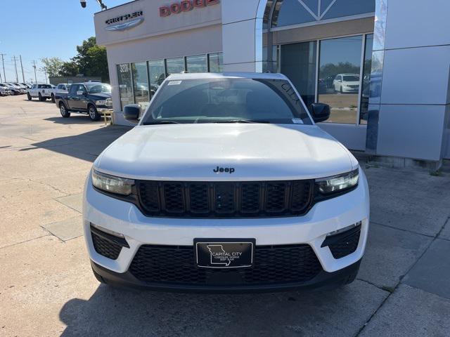 new 2025 Jeep Grand Cherokee car, priced at $45,935