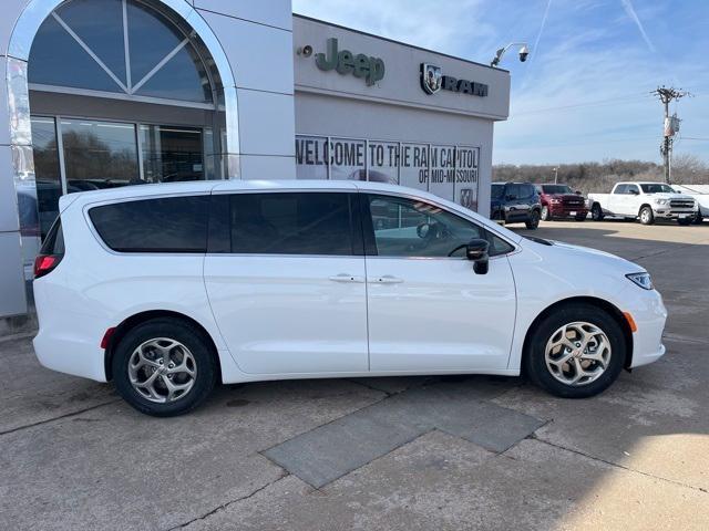 new 2024 Chrysler Pacifica car, priced at $45,511