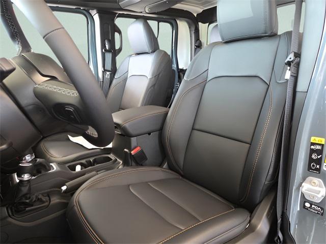 new 2025 Jeep Gladiator car, priced at $40,250