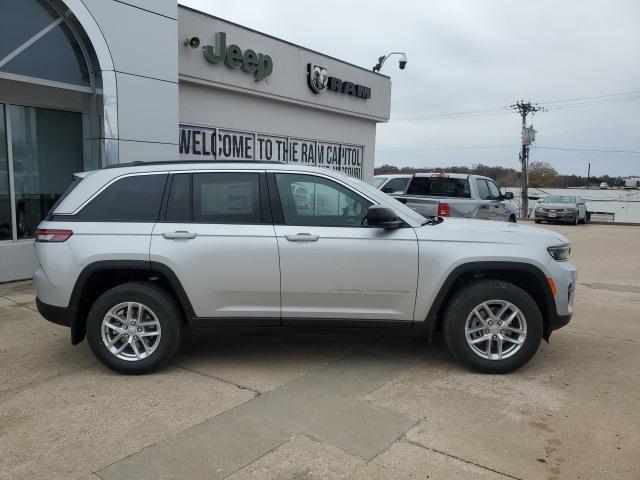 new 2025 Jeep Grand Cherokee car, priced at $45,390