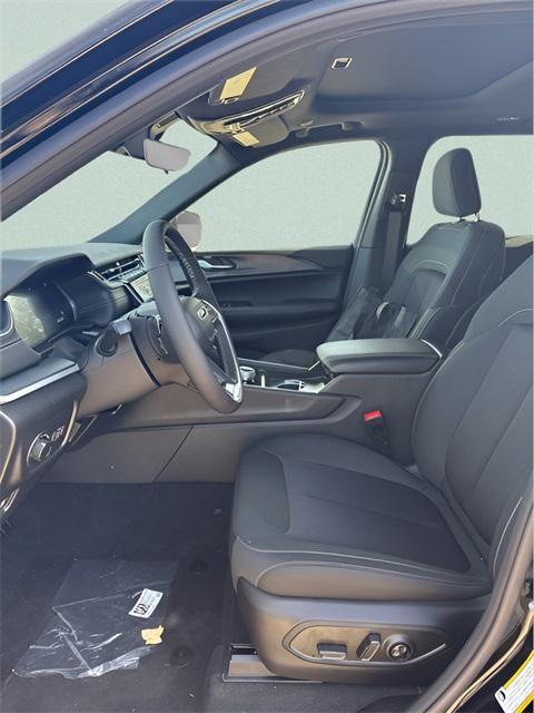 new 2025 Jeep Grand Cherokee car, priced at $37,840